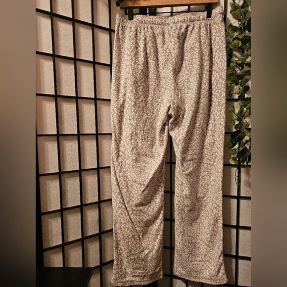 Eddie Bauer Gray Pajamas with Relaxed Fit and Adjustable Waistband - Picture 2 of 4